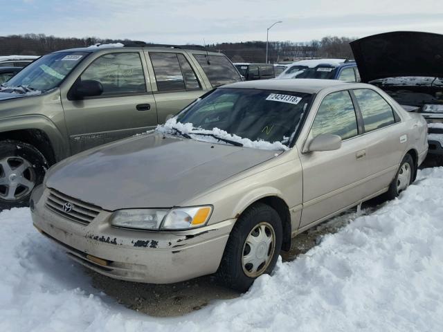 4T1BG22K5WU243783 - 1998 TOYOTA CAMRY CE TAN photo 2