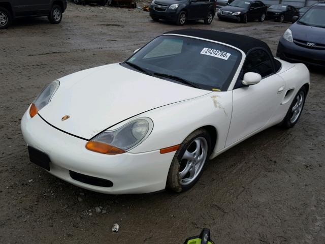 WP0CA2984YU627108 - 2000 PORSCHE BOXSTER WHITE photo 2