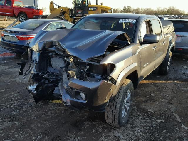 5TFDZ5BN1GX010552 - 2016 TOYOTA TACOMA DOU SILVER photo 2