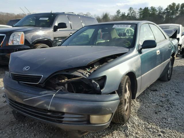 JT8BF22G4V0047339 - 1997 LEXUS ES 300 GREEN photo 2