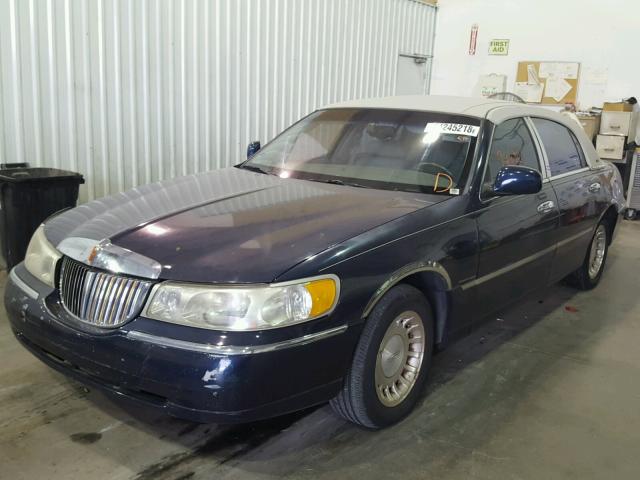 1LNHM81WX1Y665382 - 2001 LINCOLN TOWN CAR E BLUE photo 2