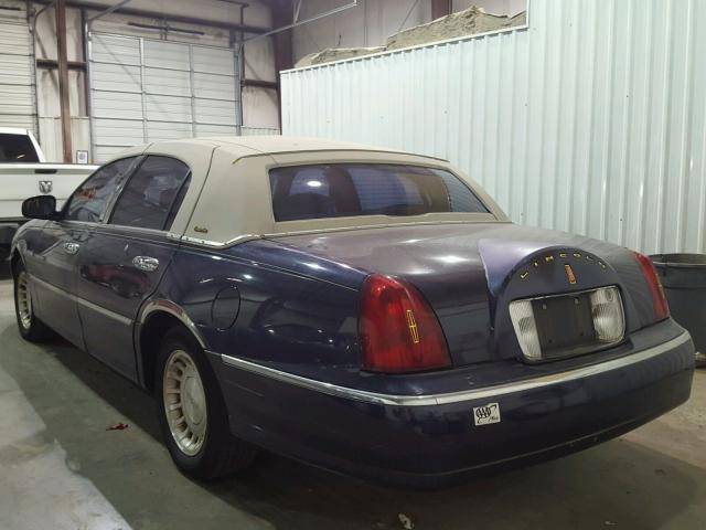 1LNHM81WX1Y665382 - 2001 LINCOLN TOWN CAR E BLUE photo 3