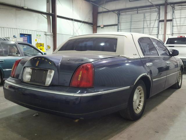 1LNHM81WX1Y665382 - 2001 LINCOLN TOWN CAR E BLUE photo 4