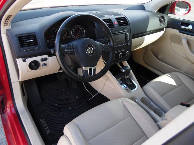 3VWAL7AJ4AM168439 - 2010 VOLKSWAGEN JETTA TDI RED photo 6