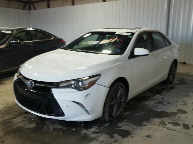 4T1BF1FK7GU128496 - 2016 TOYOTA CAMRY LE WHITE photo 2