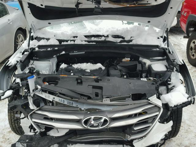 5NMZUDLB7HH021987 - 2017 HYUNDAI SANTA FE S WHITE photo 7