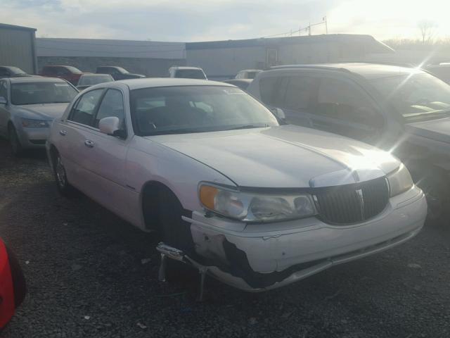 1LNHM82W5YY770713 - 2000 LINCOLN TOWN CAR S WHITE photo 1