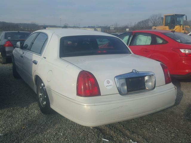 1LNHM82W5YY770713 - 2000 LINCOLN TOWN CAR S WHITE photo 3