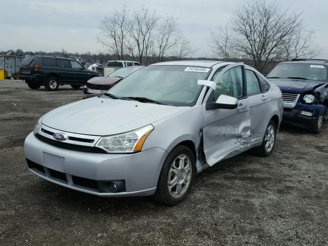 1FAHP35N58W149734 - 2008 FORD FOCUS SE SILVER photo 2