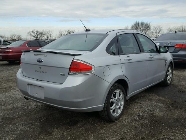 1FAHP35N58W149734 - 2008 FORD FOCUS SE SILVER photo 4