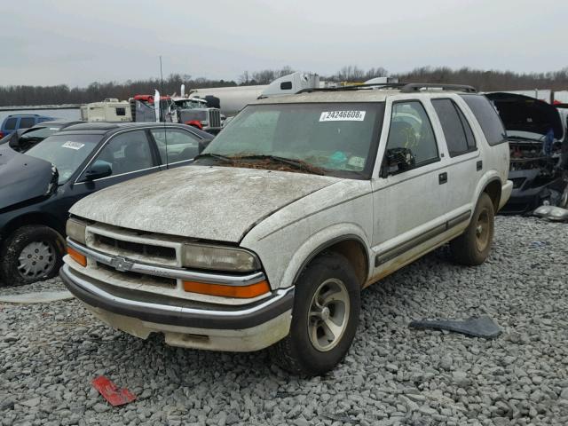 1GNCS13W8Y2160728 - 2000 CHEVROLET BLAZER WHITE photo 2