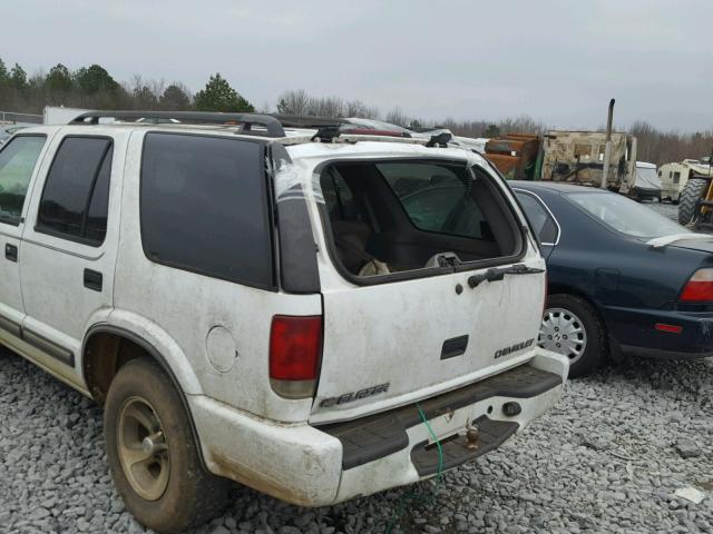 1GNCS13W8Y2160728 - 2000 CHEVROLET BLAZER WHITE photo 9