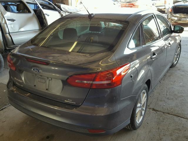 1FADP3F22FL249808 - 2015 FORD FOCUS SE GRAY photo 4