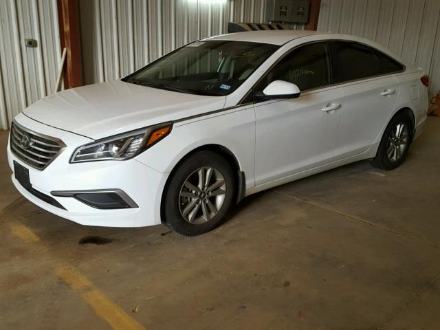 5NPE24AF1HH472586 - 2017 HYUNDAI SONATA SE WHITE photo 2