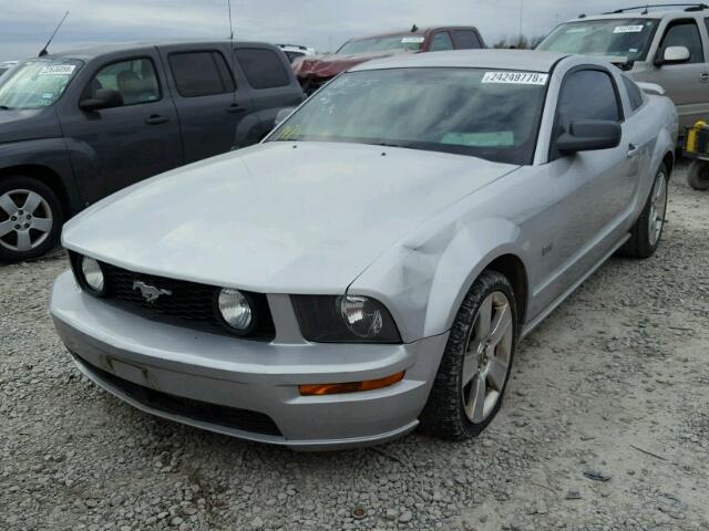 1ZVFT82H365218090 - 2006 FORD MUSTANG GT SILVER photo 2