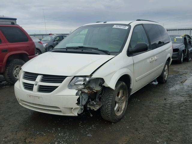 2D4GP44L37R198016 - 2007 DODGE GRAND CARA WHITE photo 2