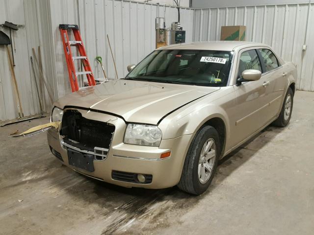 2C3KA53G26H383945 - 2006 CHRYSLER 300 TOURIN GOLD photo 2