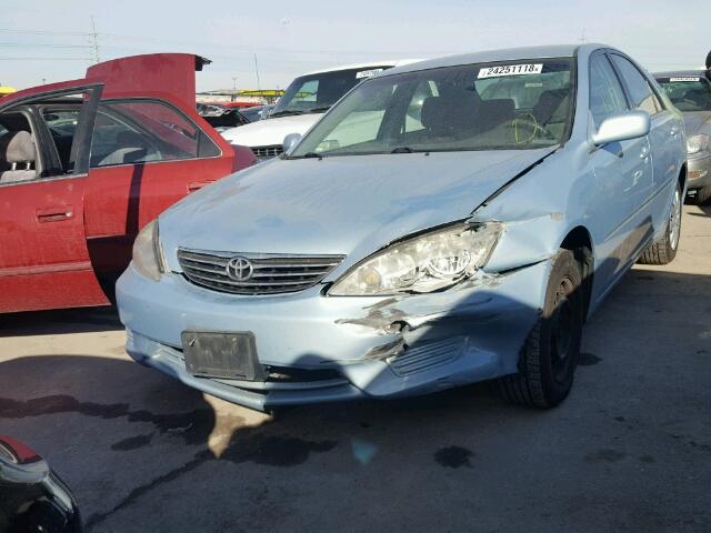 4T1BE32K85U532375 - 2005 TOYOTA CAMRY LE BLUE photo 2