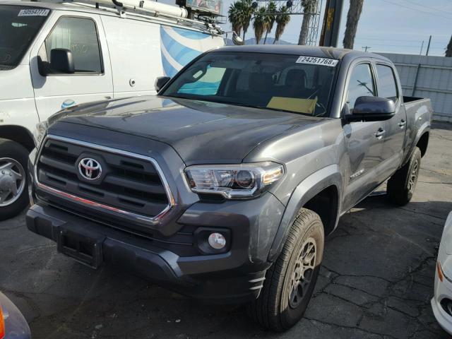 3TMBZ5DN3HM007213 - 2017 TOYOTA TACOMA DOU GRAY photo 2