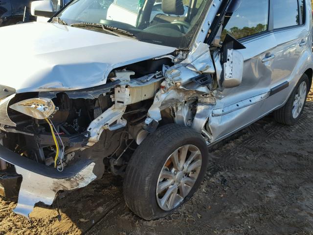 KNDJT2A50D7577562 - 2013 KIA SOUL SILVER photo 9