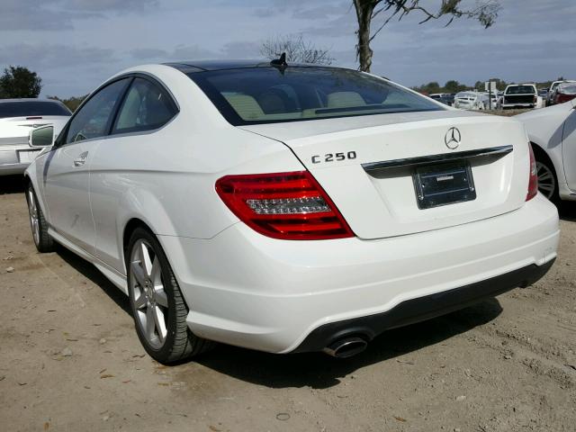 WDDGJ4HB8DG052908 - 2013 MERCEDES-BENZ C 250 WHITE photo 3