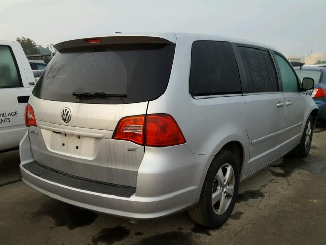 2V4RW3D13AR272257 - 2010 VOLKSWAGEN ROUTAN SE SILVER photo 4