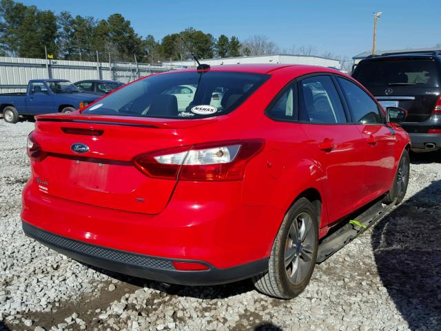 1FAHP3F21CL246282 - 2012 FORD FOCUS SE RED photo 4