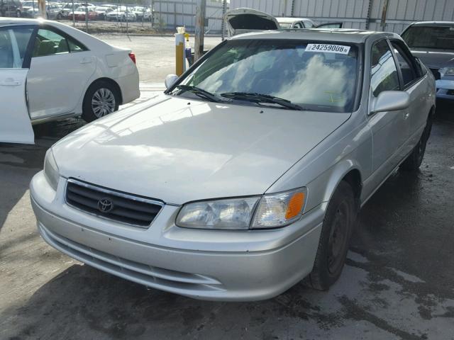 4T1BG28K5YU646897 - 2000 TOYOTA CAMRY CE SILVER photo 2