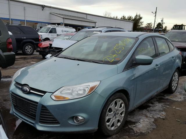 1FAHP3F2XCL369496 - 2012 FORD FOCUS SE BLUE photo 2