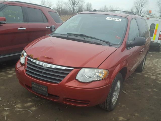 2C4GP54L95R429498 - 2005 CHRYSLER TOWN & COU RED photo 2