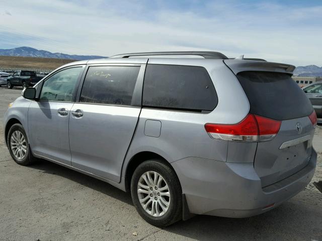 5TDDK3DC1DS050698 - 2013 TOYOTA SIENNA XLE SILVER photo 3