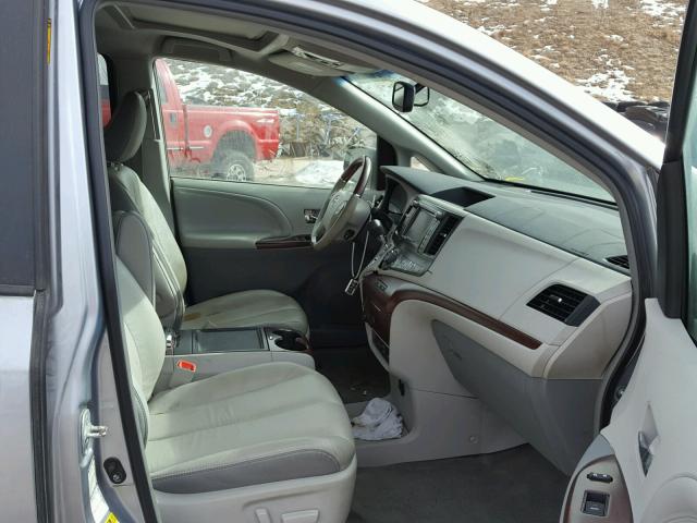 5TDDK3DC1DS050698 - 2013 TOYOTA SIENNA XLE SILVER photo 5