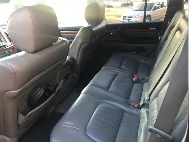 JTJHT00W153551457 - 2005 LEXUS LX 470 GRAY photo 6