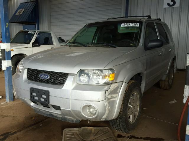 1FMYU94185KB16679 - 2005 FORD ESCAPE LIM SILVER photo 2