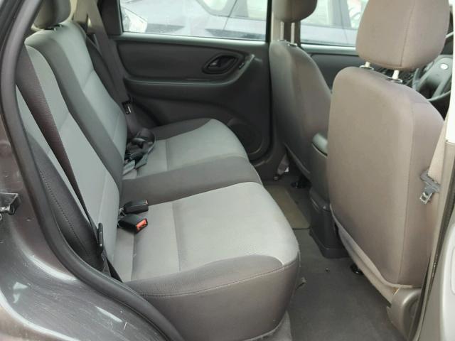 1FMYU02174DA08457 - 2004 FORD ESCAPE XLS GRAY photo 6