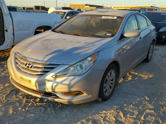 5NPEB4AC7BH068530 - 2011 HYUNDAI SONATA GLS SILVER photo 2