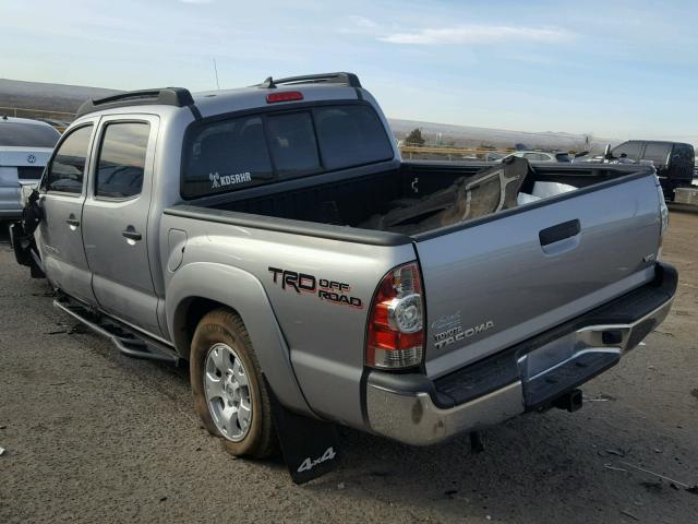 3TMLU4EN1FM171424 - 2015 TOYOTA TACOMA DOU SILVER photo 3