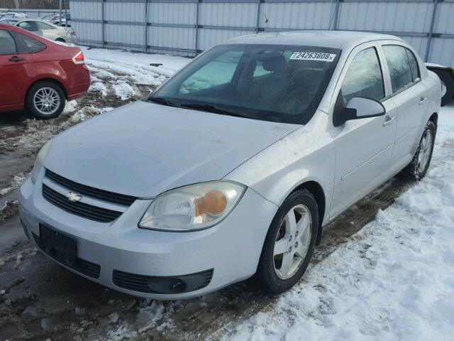 1G1AL52F957538178 - 2005 CHEVROLET COBALT LS SILVER photo 2