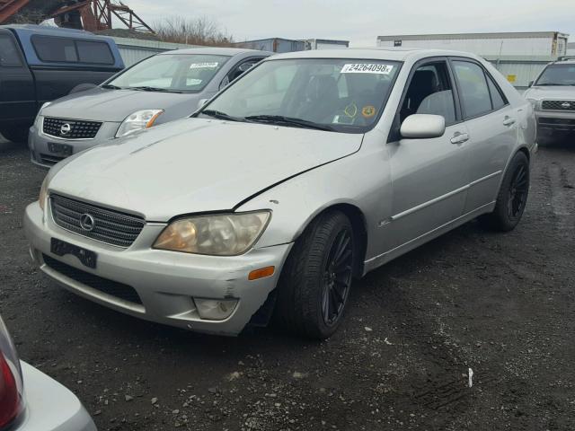 JTHBD182810013605 - 2001 LEXUS IS 300 SILVER photo 2