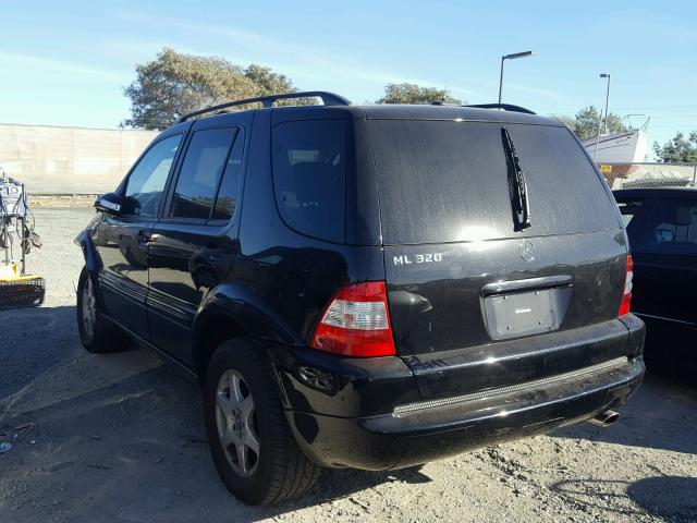 4JGAB54E12A331129 - 2002 MERCEDES-BENZ ML 320 BLACK photo 3