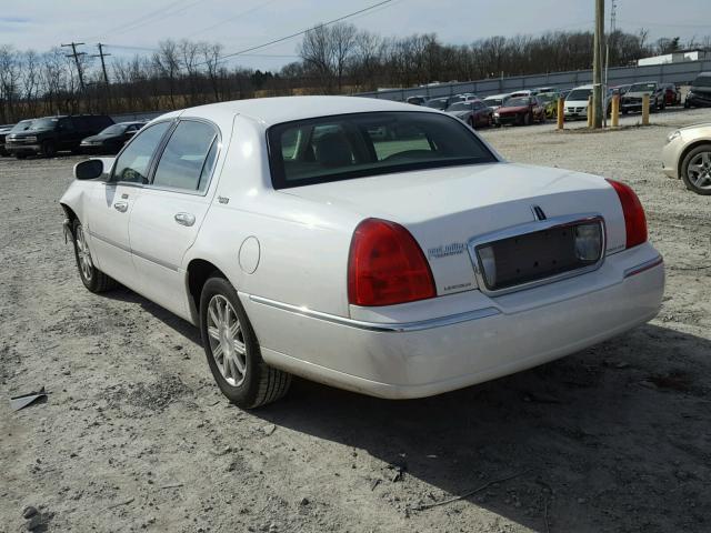 2LNHM82V39X612945 - 2009 LINCOLN TOWN CAR S WHITE photo 3