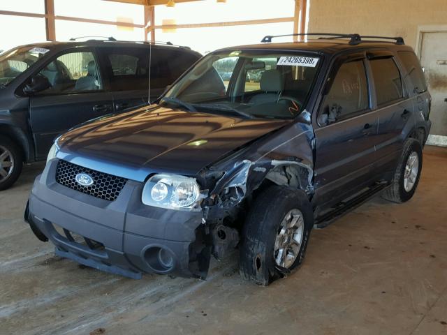 1FMYU03165KA42112 - 2005 FORD ESCAPE XLT BLUE photo 2