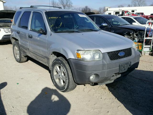 1FMYU93155KA72979 - 2005 FORD ESCAPE XLT SILVER photo 1