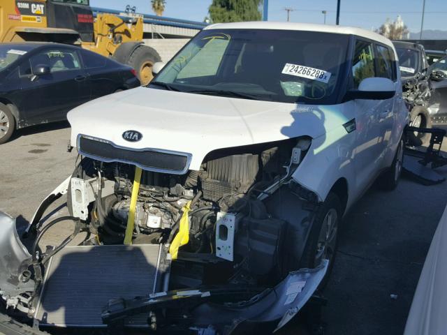 KNDJN2A20G7846423 - 2016 KIA SOUL WHITE photo 2