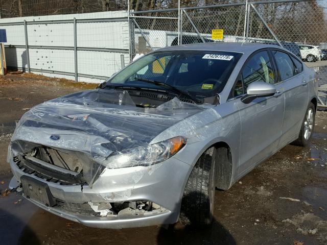 3FA6P0H73HR358718 - 2017 FORD FUSION SE SILVER photo 2