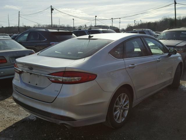 3FA6P0H73HR358718 - 2017 FORD FUSION SE SILVER photo 4