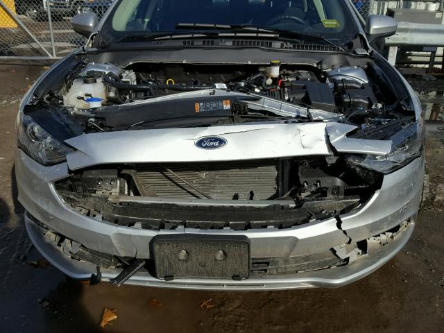 3FA6P0H73HR358718 - 2017 FORD FUSION SE SILVER photo 9