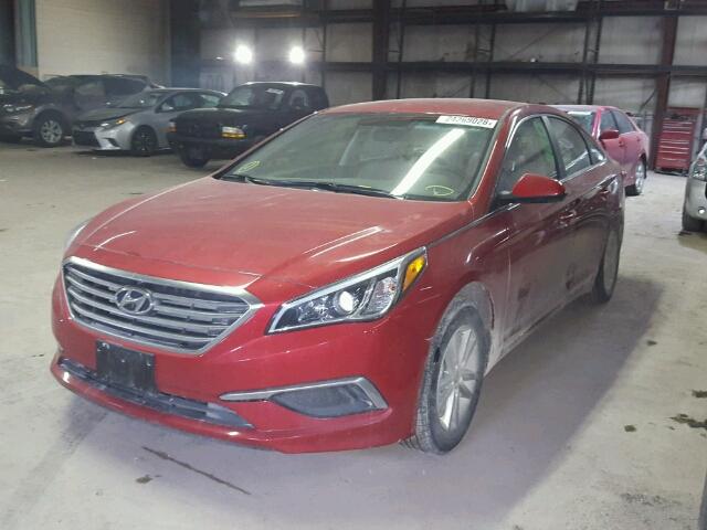 5NPE24AF2HH590887 - 2017 HYUNDAI SONATA SE RED photo 2