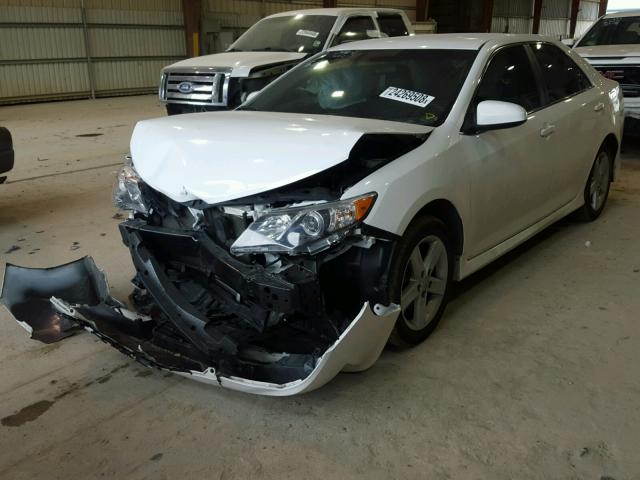 4T1BF1FK5EU379286 - 2014 TOYOTA CAMRY L WHITE photo 2