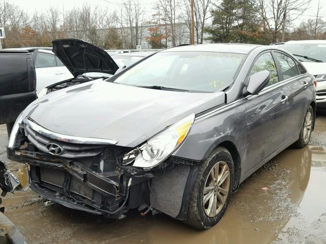 5NPEB4AC0DH632392 - 2013 HYUNDAI SONATA GLS GRAY photo 2